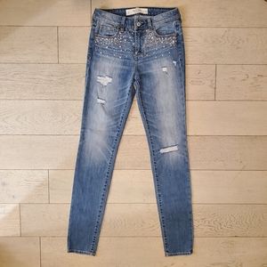 EUC A&F Distressed Embellish Beaded Abercrombie & Fitch Jeans Size 25 Or 0
